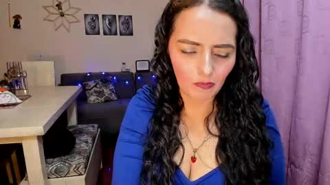 Snapshot of emma_luxy chatting on April 23, 2026, 11:51 pm emma luxy online show from April 23, 2026, 11:51 pm