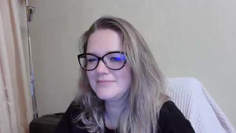 Snapshot of emma_misty_ chatting on September 23, 2025, 4:32 pm emma_misty_ online show from September 23, 2025, 4:32 pm