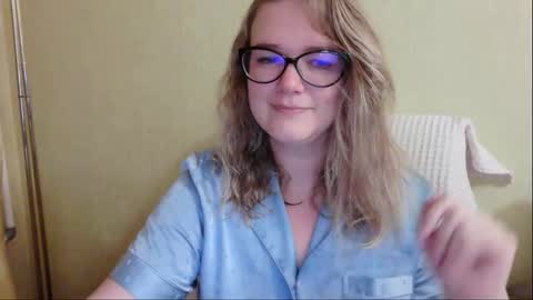 Snapshot of emma_misty_ chatting on October 17, 2025, 5:26 pm emma_misty_ online show from October 17, 2025, 5:26 pm