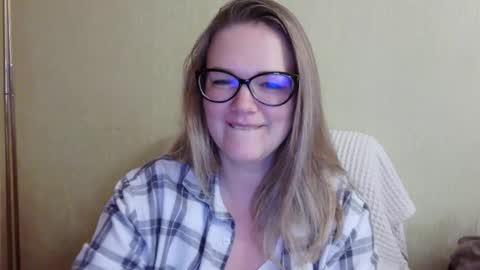 Snapshot of emma_misty_ chatting on November 4, 2025, 5:45 pm emma_misty_ online show from November 4, 2025, 5:45 pm