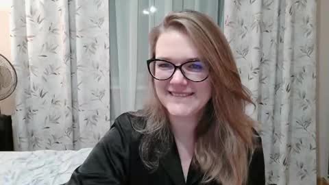 Snapshot of emma_misty_ chatting on December 2, 2025, 6:03 pm emma_misty_ online show from December 2, 2025, 6:03 pm