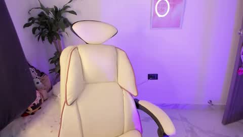 Snapshot of emma_rinaldi_ chatting on March 8, 2026, 3:32 am Emma online show from March 8, 2026, 3:32 am