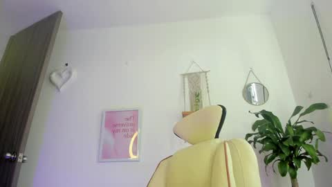 Snapshot of emma_rinaldi_ chatting on April 3, 2026, 3:43 pm Emma online show from April 3, 2026, 3:43 pm
