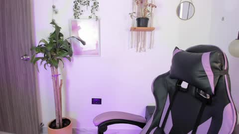 Snapshot of emma_rinaldi_ chatting on May 4, 2026, 4:03 pm Emma online show from May 4, 2026, 4:03 pm