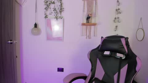 Snapshot of emma_rinaldi_ chatting on May 27, 2026, 2:52 am Emma online show from May 27, 2026, 2:52 am