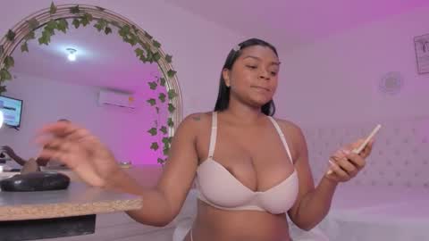 Snapshot of emma_rules99 chatting on November 14, 2025, 12:37 pm Emma online show from November 14, 2025, 12:37 pm