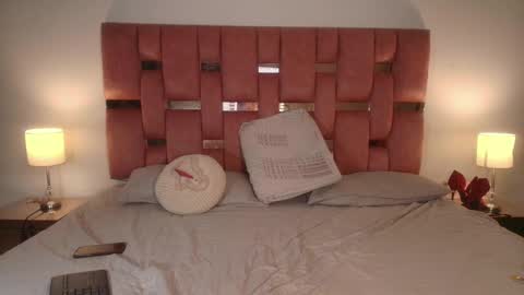 emma_saenz01 online show from January 28, 2025, 11:28 pm