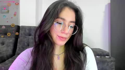 Snapshot of emma_sandovaal chatting on March 1, 2025, 1:00 am Emma online show from March 1, 2025, 1:00 am