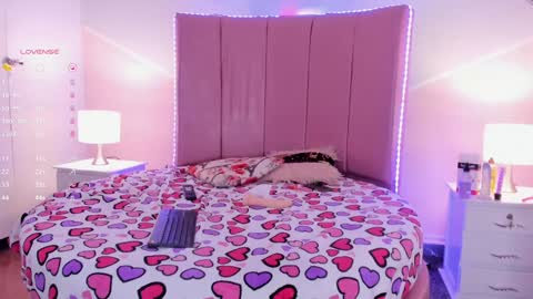 emma_whitee_ online show from January 15, 2025, 3:07 pm