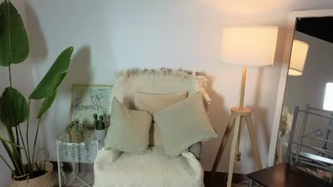 Snapshot of emmaa__9 chatting on May 16, 2026, 12:04 pm emmaa__9 online show from May 16, 2026, 12:04 pm