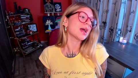 Snapshot of emmaa_hostt chatting on January 13, 2025, 11:17 pm Ema .l. online show from January 13, 2025, 11:17 pm