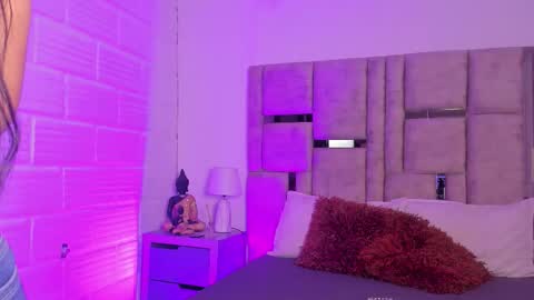 emma becket online show from November 20, 2025, 4:01 am