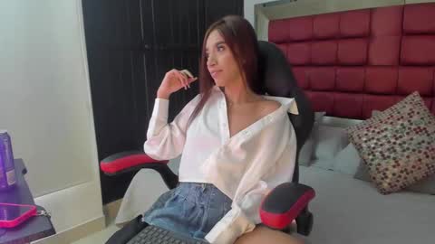 Emma  online show from October 21, 2025, 6:19 pm