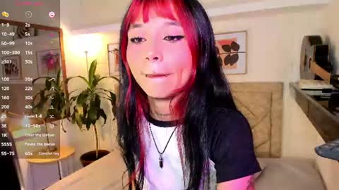 Snapshot of emmaduff_ chatting on August 5, 2026, 7:49 pm online show from August 5, 2026, 7:49 pm
