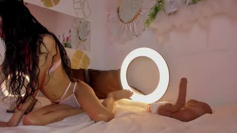 Snapshot of emmaduque chatting on January 9, 2026, 10:44 pm Emma Duque online show from January 9, 2026, 10:44 pm