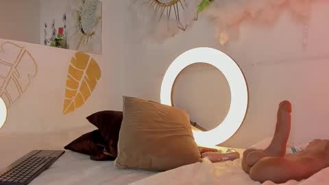 Snapshot of emmaduque chatting on January 11, 2026, 10:15 pm Emma Duque online show from January 11, 2026, 10:15 pm