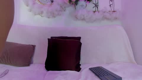 Snapshot of emmaduque chatting on April 18, 2026, 9:26 pm Emma Duque online show from April 18, 2026, 9:26 pm