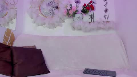 Snapshot of emmaduque chatting on April 24, 2026, 4:53 pm Emma Duque online show from April 24, 2026, 4:53 pm
