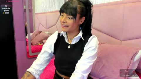 Snapshot of emmaebony_ chatting on May 6, 2026, 2:19 am emmaebony_ online show from May 6, 2026, 2:19 am
