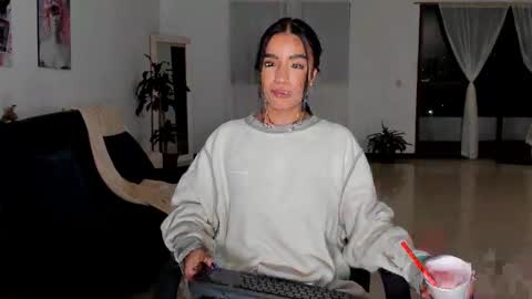 Snapshot of emmaellis chatting on January 12, 2025, 7:43 am valentina online show from January 12, 2025, 7:43 am