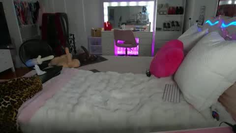 emmagray01 online show from February 4, 2026, 2:34 pm