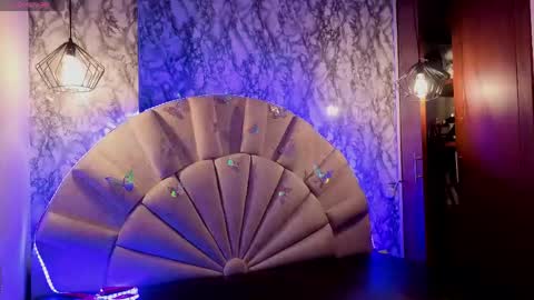 Snapshot of emmamiller__ chatting on May 31, 2026, 10:11 am online show from May 31, 2026, 10:11 am