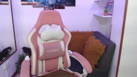 Emma  online show from February 5, 2025, 11:17 pm