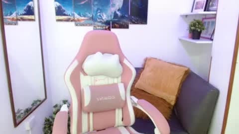 Emma  online show from March 5, 2025, 1:21 am