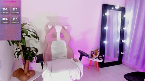 Snapshot of emmarusselx chatting on March 7, 2026, 5:43 pm Emma Russell online show from March 7, 2026, 5:43 pm