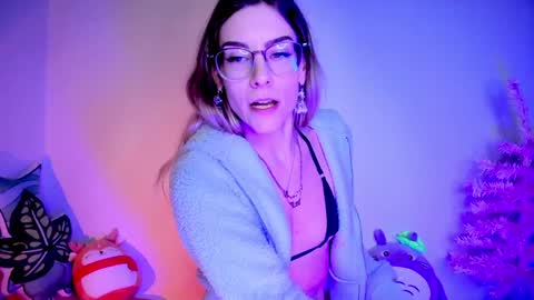 Snapshot of emmaterrestrial chatting on December 28, 2024, 6:40 pm RH-NEGATIVE GREEN-EYED BAELIEN online show from December 28, 2024, 6:40 pm