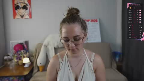 Snapshot of emmatiny chatting on July 27, 2026, 1:51 pm Mia online show from July 27, 2026, 1:51 pm