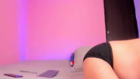 Snapshot of emmi_00 chatting on December 4, 2025, 3:38 am Emmi online show from December 4, 2025, 3:38 am