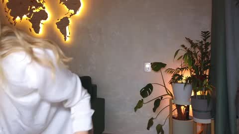 Snapshot of emmi_rosee chatting on February 19, 2026, 4:58 pm Miss Emmi online show from February 19, 2026, 4:58 pm