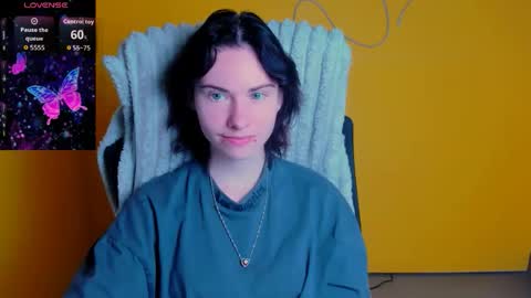 Snapshot of emmi_rossum chatting on May 13, 2026, 5:38 am Emmi online show from May 13, 2026, 5:38 am