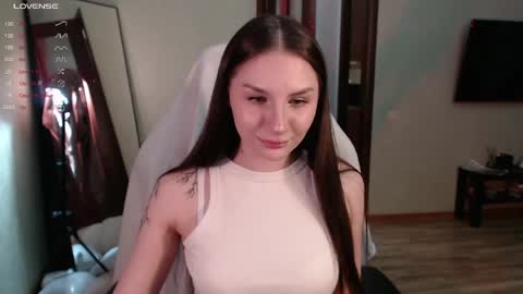 Snapshot of emmiclo chatting on April 14, 2026, 7:53 pm Emily online show from April 14, 2026, 7:53 pm