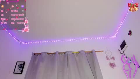 Snapshot of emmie_bunny chatting on February 1, 2026, 11:14 pm Emmie online show from February 1, 2026, 11:14 pm