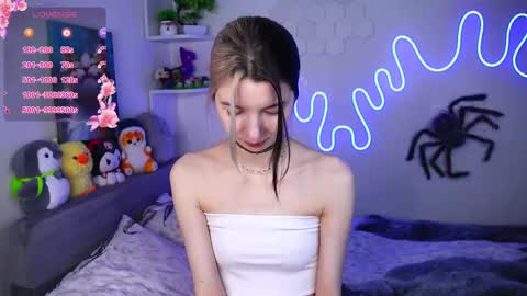 Snapshot of emmie_everly chatting on May 14, 2026, 8:37 pm emmie_everly online show from May 14, 2026, 8:37 pm