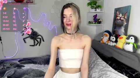 Snapshot of emmie_everly chatting on May 26, 2026, 10:17 pm emmie_everly online show from May 26, 2026, 10:17 pm
