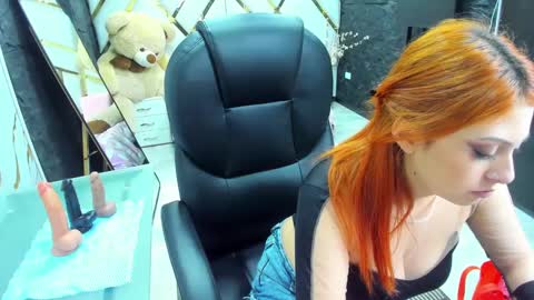 Snapshot of emmily_walker chatting on October 10, 2025, 3:05 am EmmilyWalker online show from October 10, 2025, 3:05 am