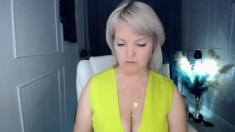 emmmam online show from October 18, 2025, 1:23 pm