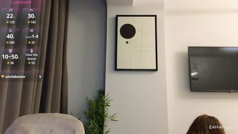 Em online show from December 18, 2024, 7:19 pm