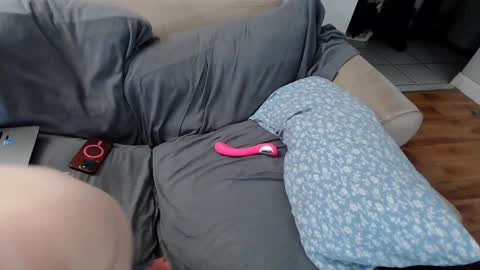 Snapshot of emodream1998media chatting on December 31, 2024, 10:37 am EmoDream1998 online show from December 31, 2024, 10:37 am