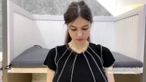 Emo online show from February 12, 2025, 5:37 pm