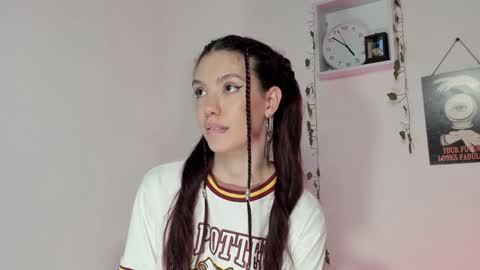 Snapshot of emperatriiiz chatting on December 25, 2024, 9:54 pm Emperatriz online show from December 25, 2024, 9:54 pm