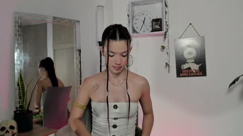 Snapshot of emperatriiiz chatting on December 27, 2024, 5:37 pm Emperatriz online show from December 27, 2024, 5:37 pm