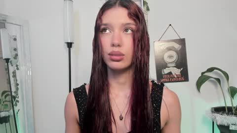 Snapshot of emperatriiiz chatting on January 7, 2025, 6:14 pm Emperatriz online show from January 7, 2025, 6:14 pm