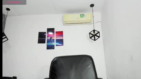 Snapshot of emy_0 chatting on December 9, 2024, 7:50 am Emy online show from December 9, 2024, 7:50 am