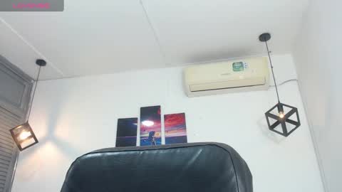 Snapshot of emy_0 chatting on December 19, 2024, 4:02 am Emy online show from December 19, 2024, 4:02 am