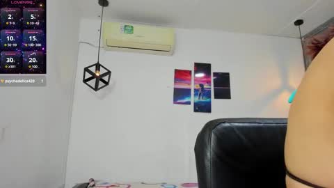 Snapshot of emy_0 chatting on December 22, 2024, 3:11 am Emy online show from December 22, 2024, 3:11 am