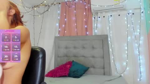 Snapshot of emy_0 chatting on December 31, 2024, 4:38 am Emy online show from December 31, 2024, 4:38 am